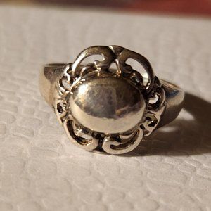 Vintage Sterling Silver Solid RIng  8-3/4  3.6g  Looks like a Flower